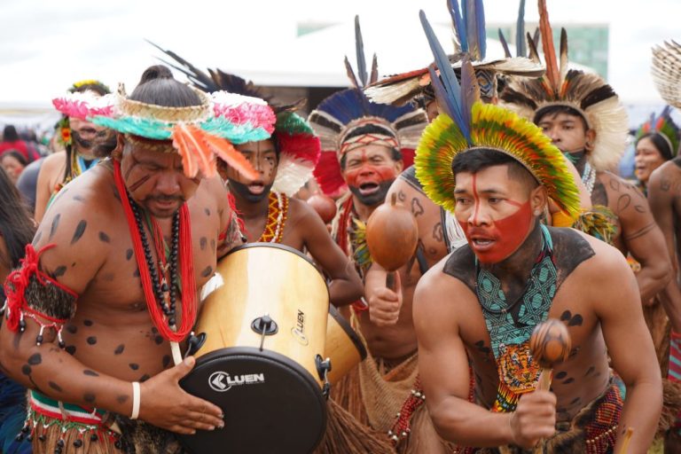Povo-Pataxo-durante-primeiro-dia-do-19o-ATL-24-de-abril-de-2023-Maiara-Dourado-scaled